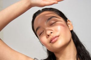 LÀM TRẮNG VS. LÀM SÁNG DA: KHÁC BIỆT & LỰA CHỌN ĐÚNG